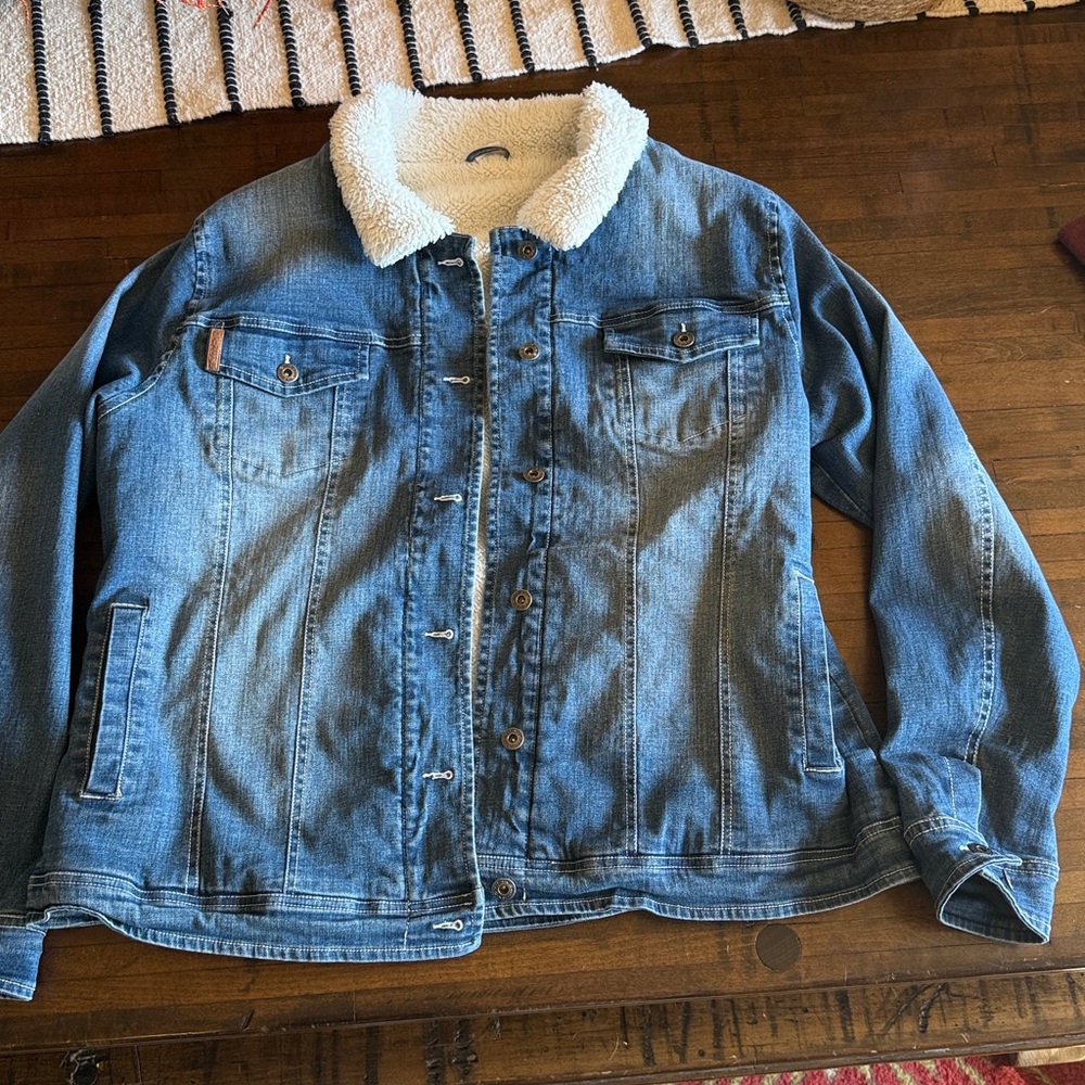 Women’s Cinch Sherpa Lined Denim Jacket